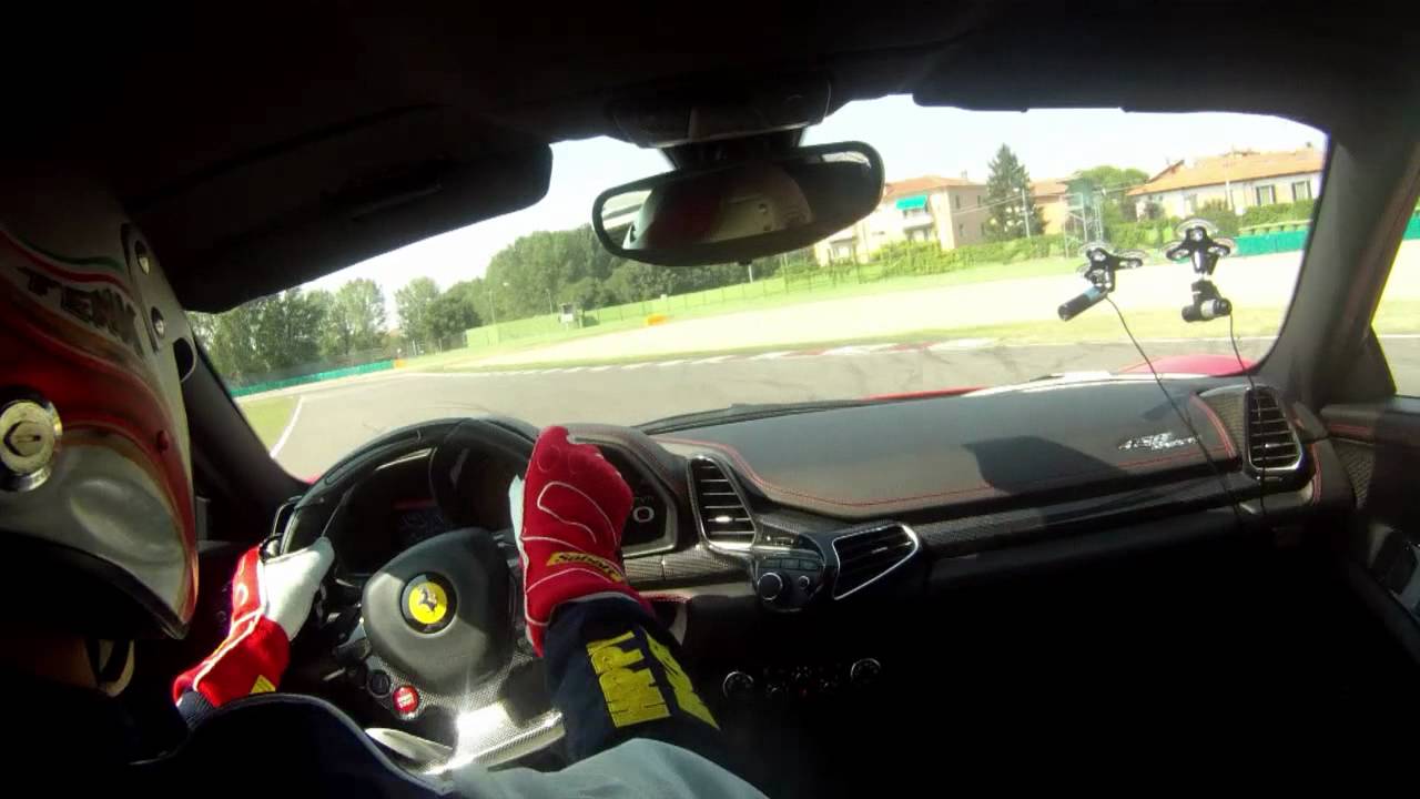 Gente Motori Ferrari 458 Spider sulla pista di Imola