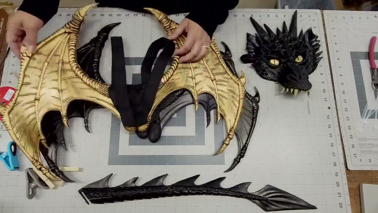 How to Make a Black and Gold  Dragon Wreath Tutorial