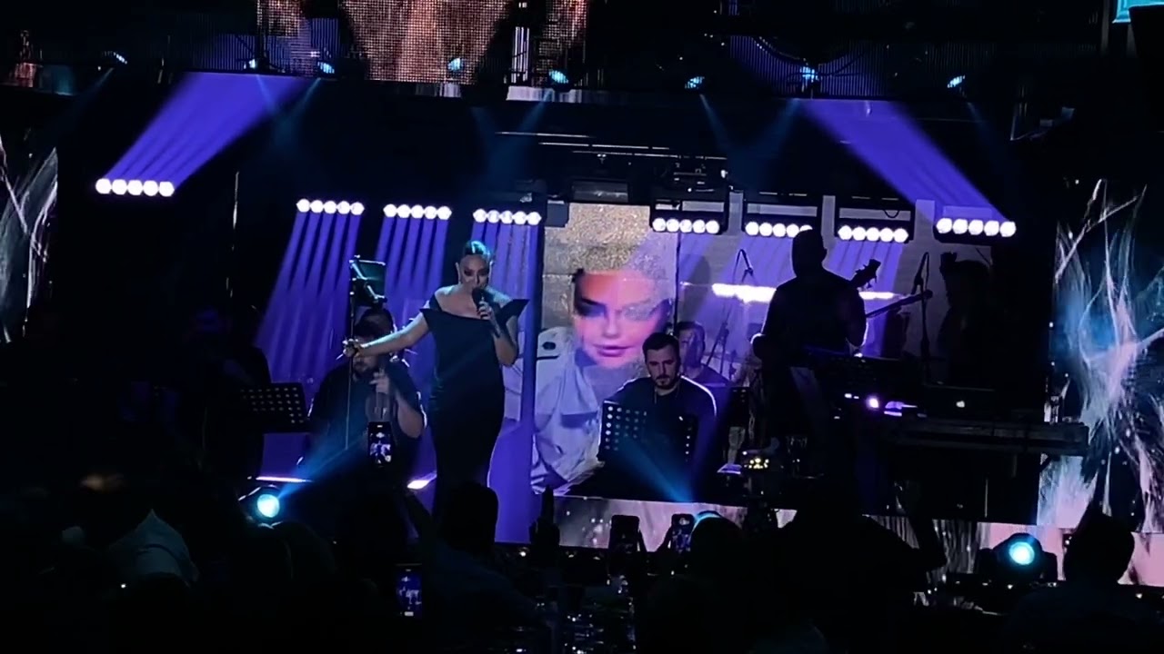 Ebru Gündeş - Vakitsiz Geldin Canlı Günay Sahnesi yıkılıyor