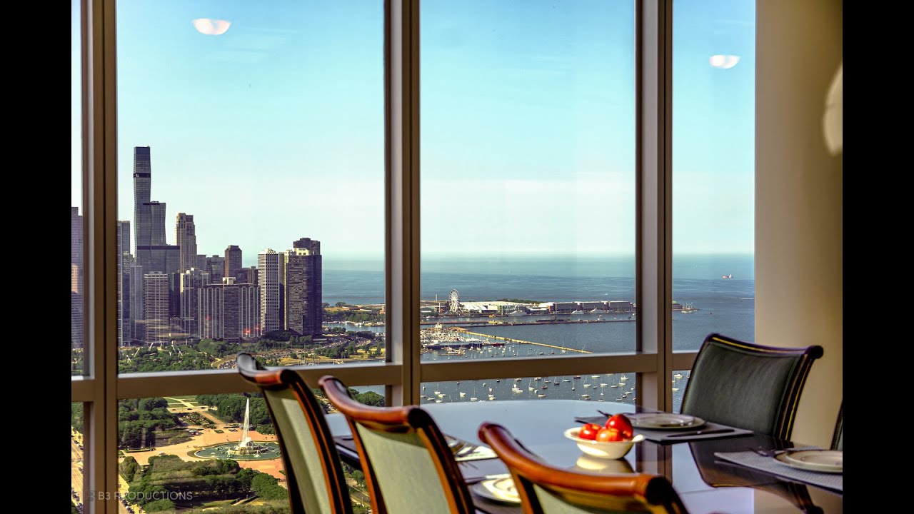 Luxurious Condo With Iconic Chicago Skyline Views