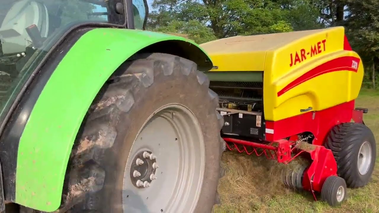 Hooien met pers JAR-MET / round baler