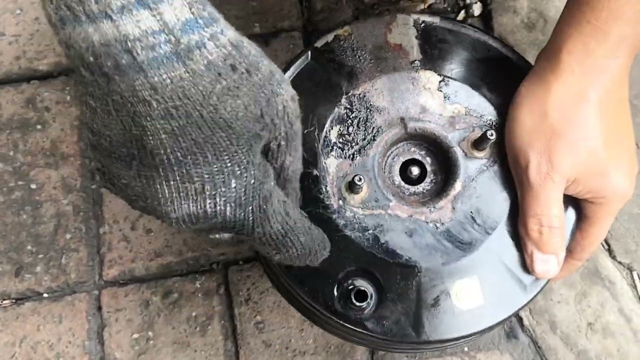 kenari auto tekan break ada bunyi ular rpm naik keta tak berenti! apa masalh tu?