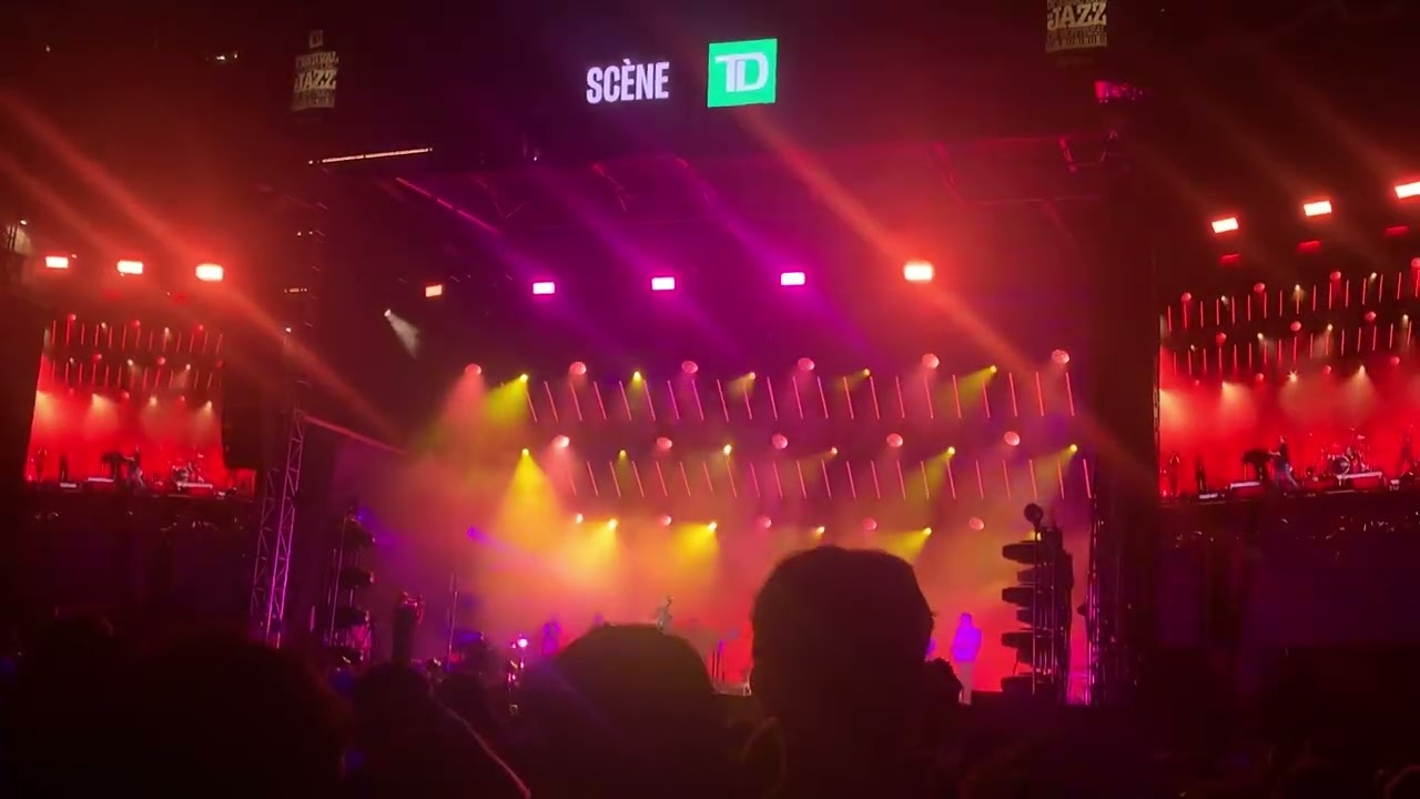 Vance Joy - Lay It On Me (Live at Festival de Jazz de Montréal 2023)