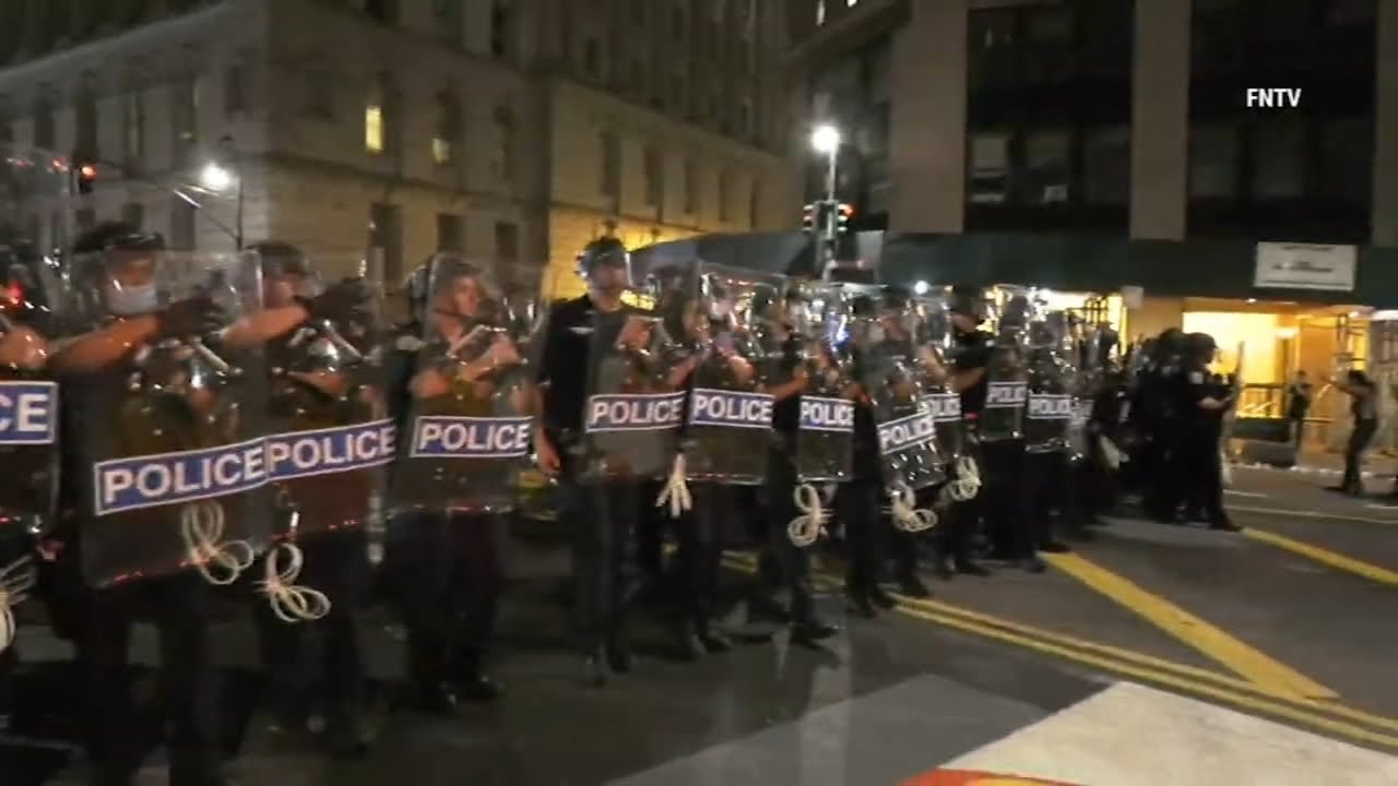 NYPD moves remaining Occupy City Hall protesters from City Hall park