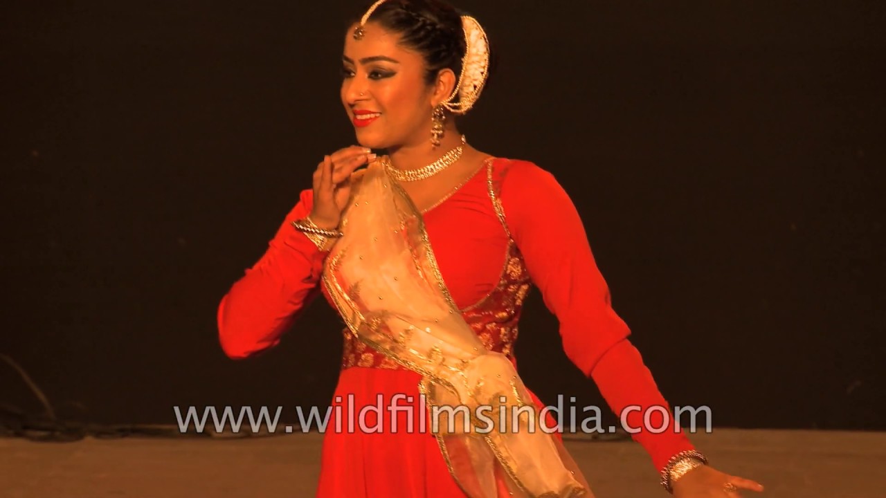 Aamrapali Bhandari delivers a beautiful Kathak performance at Sopan Festival