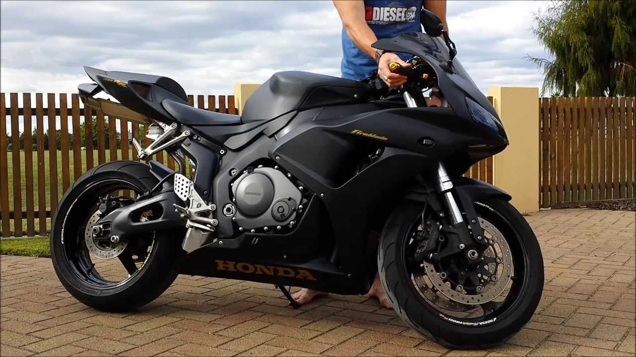 Shortened Yoshimura RS-5 slip-on on a 2007 CBR1000RR Fireblade