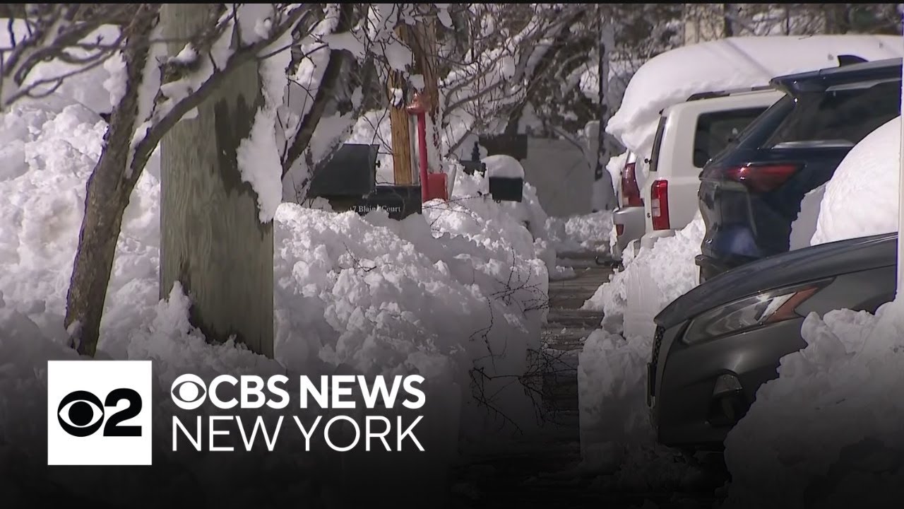 Staten Island residents still digging out as officials struggle to clear roads
