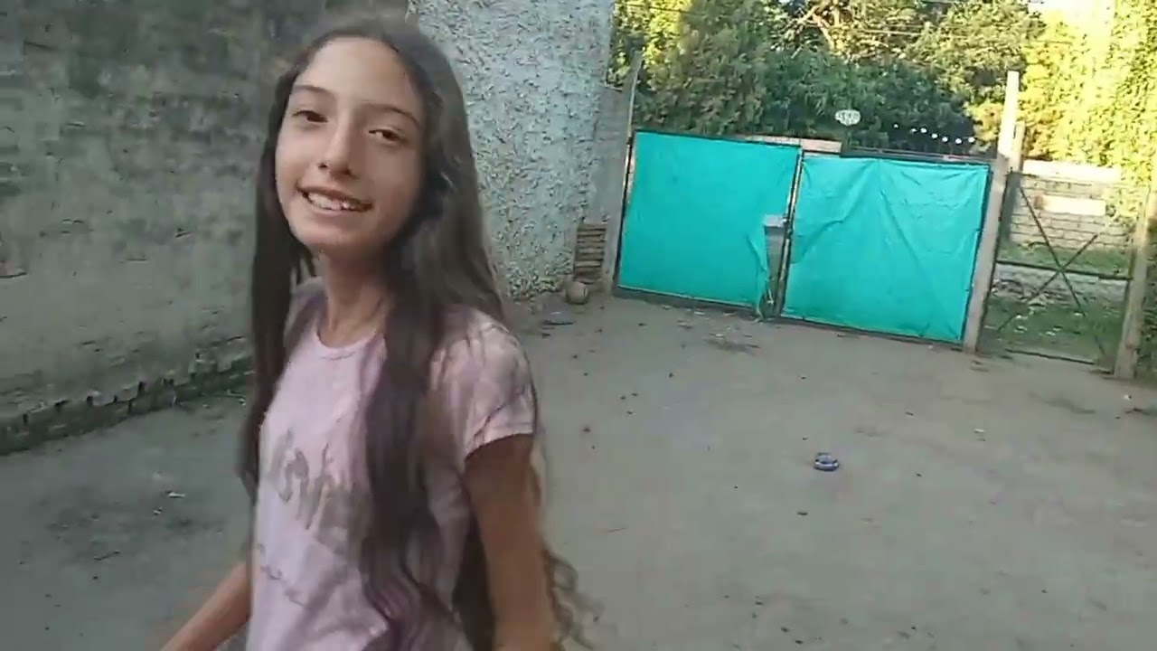 Jugando a adivina el objeto o producto con los ojos cerrados
