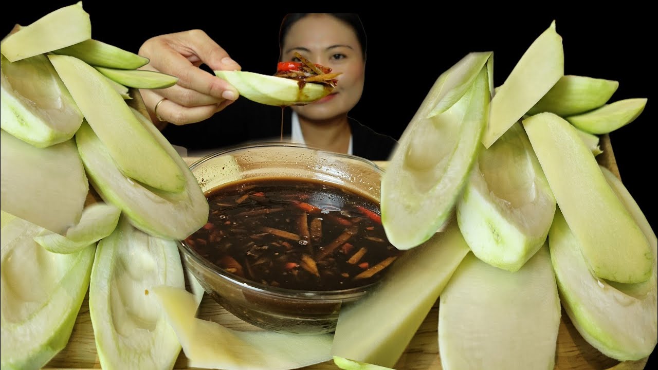 Sour green biyakin mango with spicy sauce Mukbang