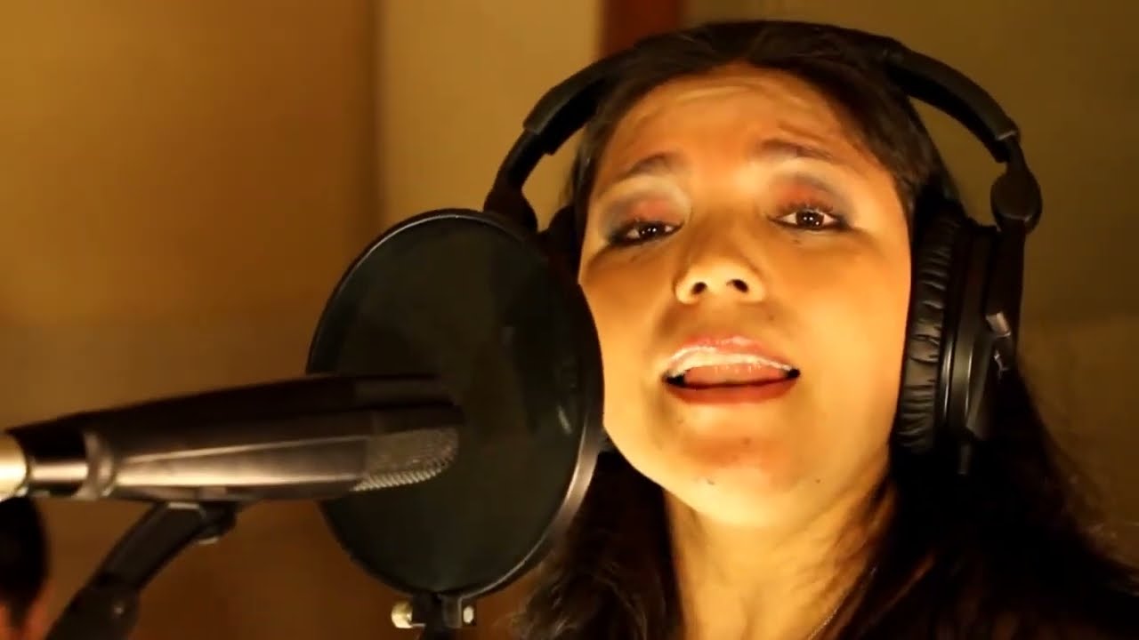 AMOR HERIDO JOSEFINA ÑAHUIS - Huayno Video Oficial