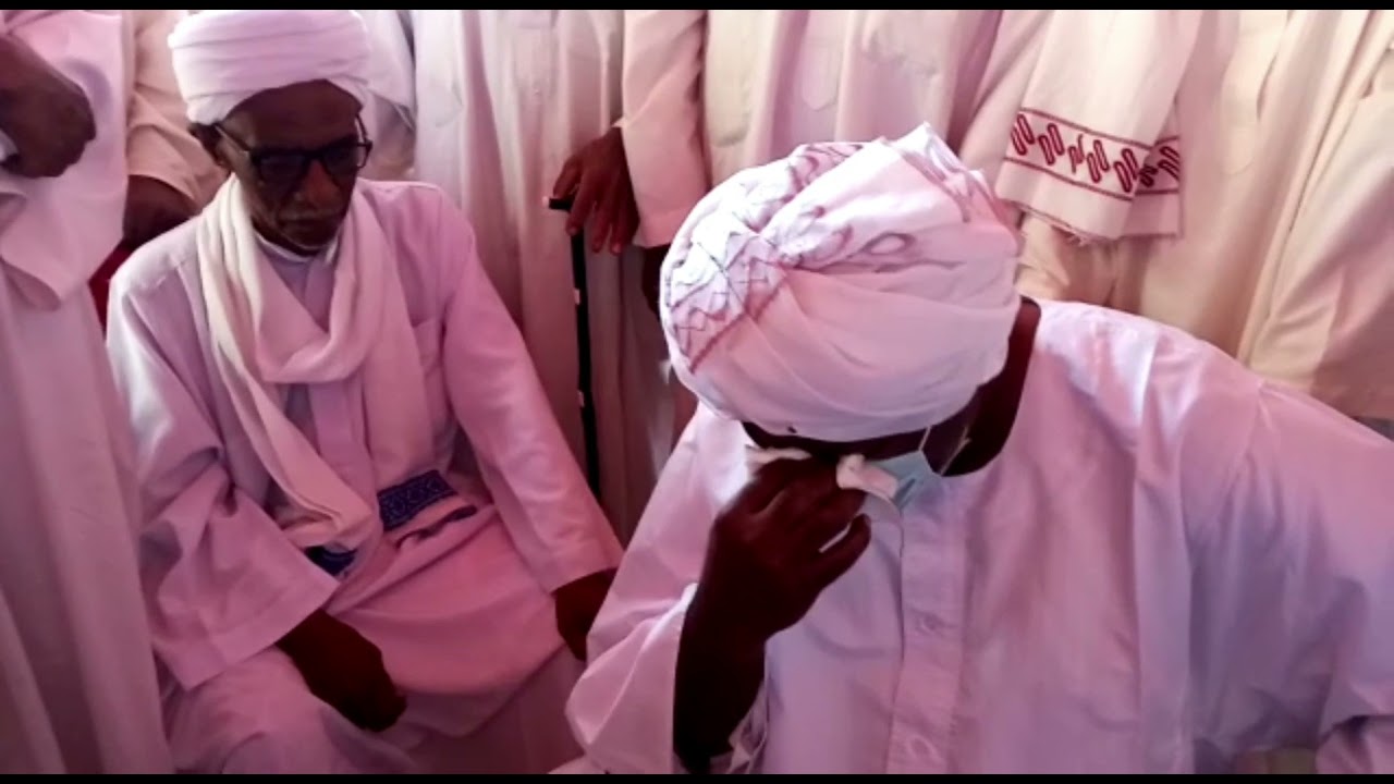 مراسم مبايعة الخليفه - جمال محمد أزرق على يد الشيخ تاج السر ود ابراهيم
