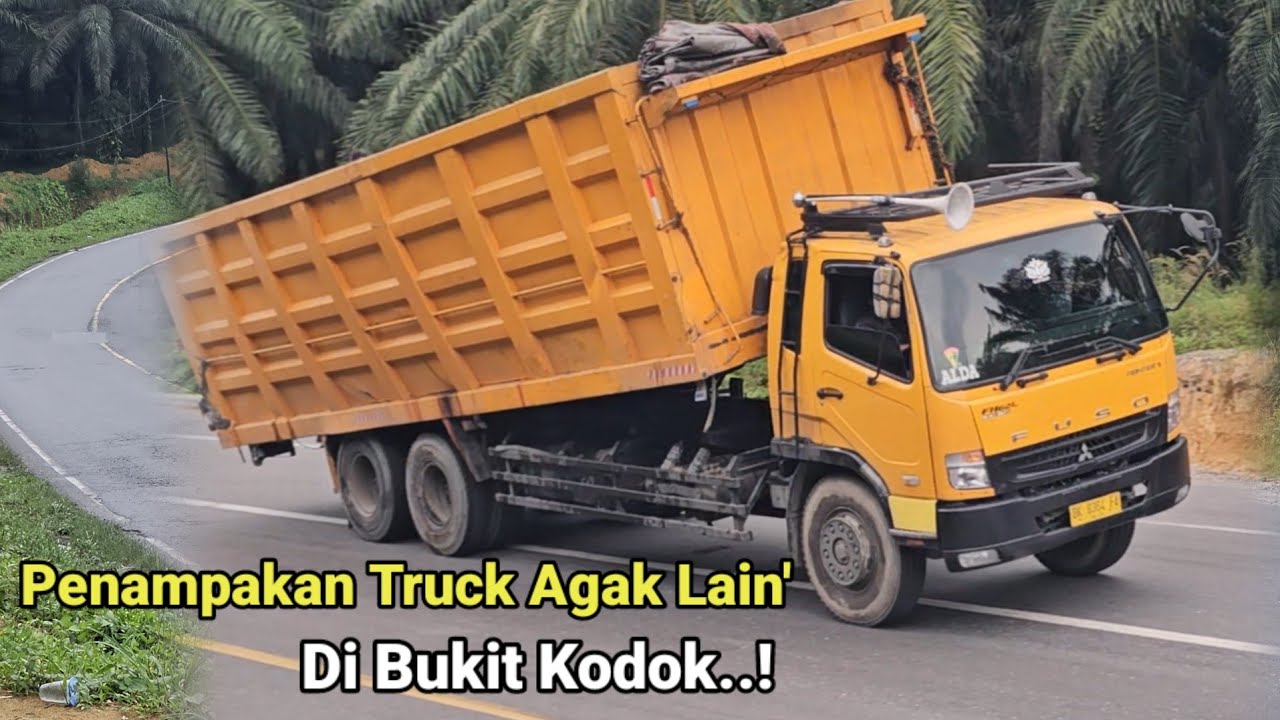 Penampakan Truck Tronton Laka Nanjak Di Tanjakan Bukit Kodok,Awal Tahun 2026 Di Bukit Kodok.