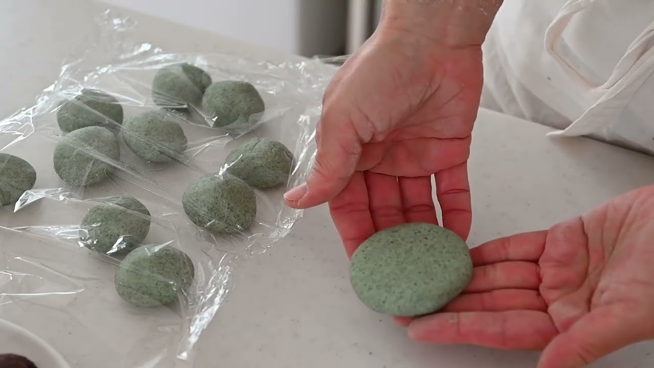 YOMOGI MOCHI, a 200-years-old Recipe, Japanese Mugwort Mochi,  Addictive and Strong Earthy Flavor!