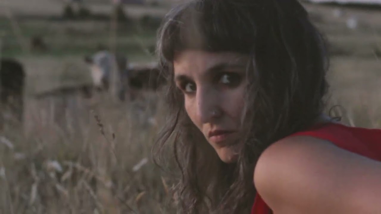 MAMÍFERA - Caro Tapia