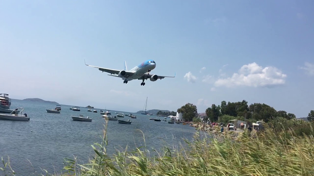 Skiathos low approach landing