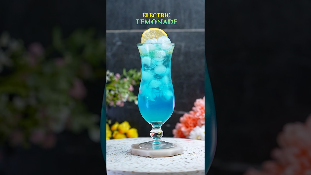 Electric Lemonade ⚡️💙 #cocktails #cocktailrecipe #vodka #vodkalemonade #bar #bartender