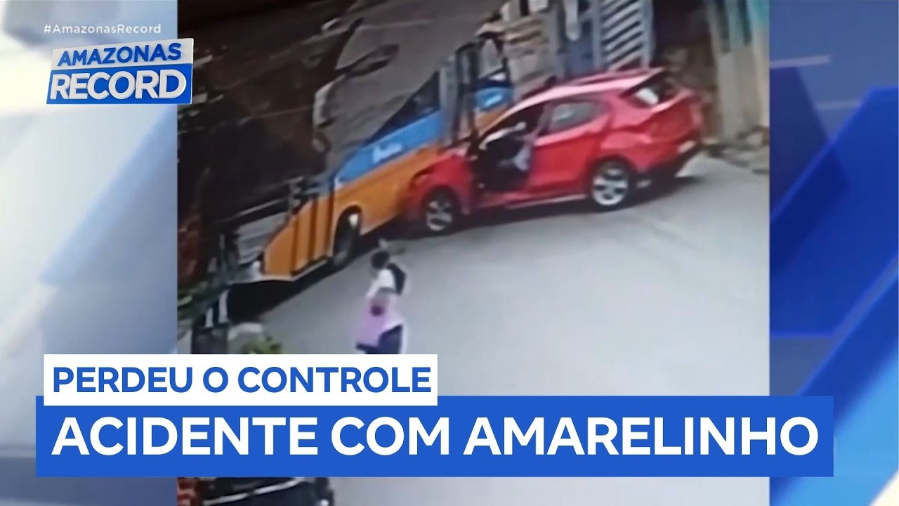 Micro-ônibus desce de ré em ladeira, atinge carro e quase atropela idosa