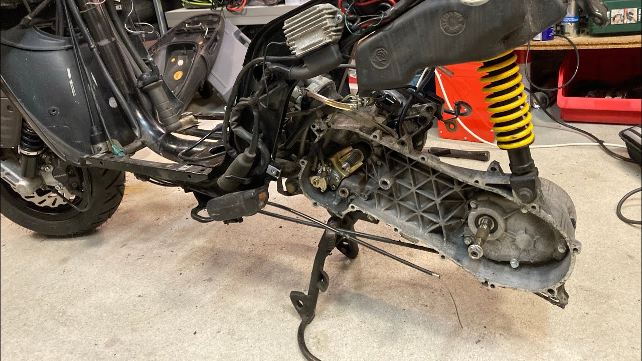 Piaggio ZIP SP1 50ccm LC Restauration - Winterprojekt Teil 2 - Motor ausbauen und Zylinder runter