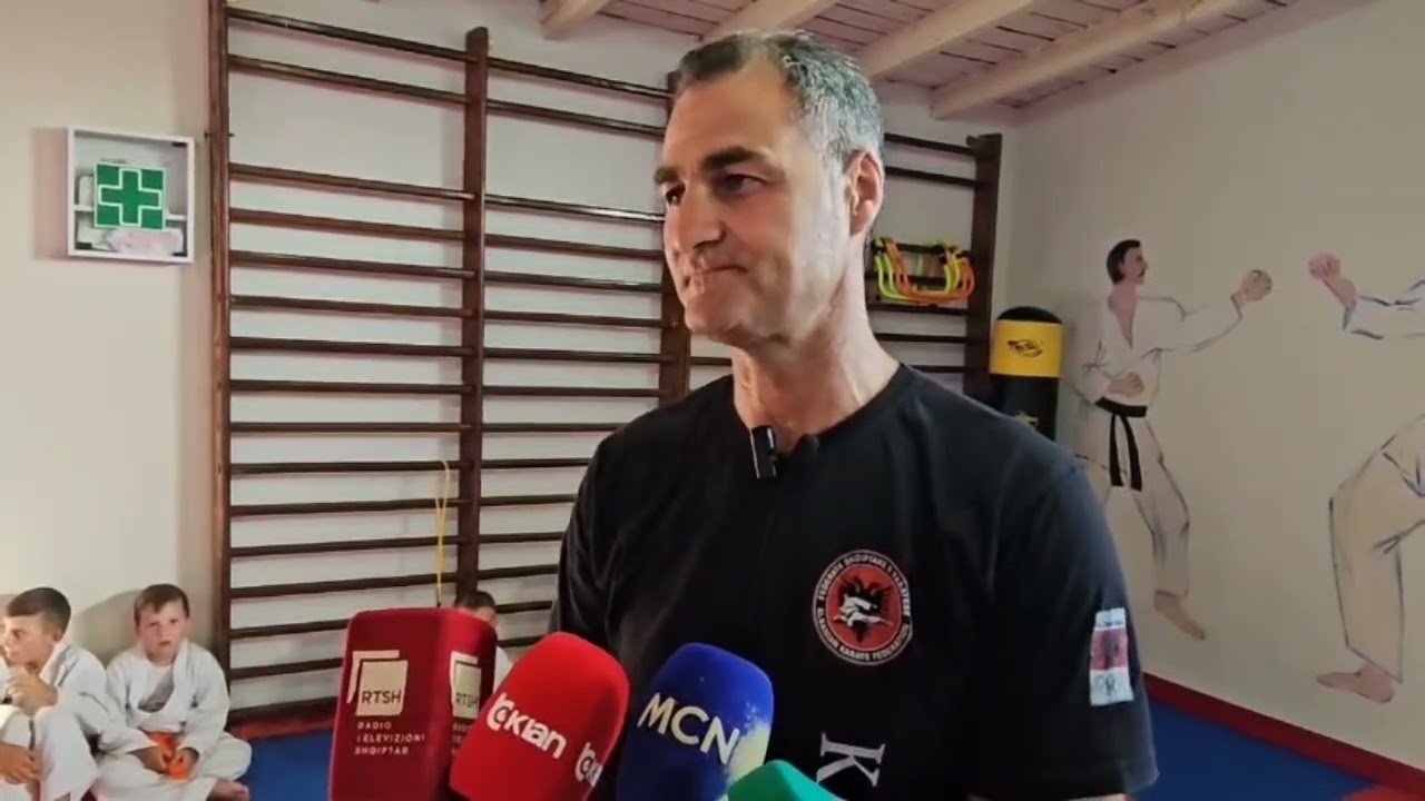 Lushnjarja 13-vjeçe shpallet Kampione Bote në Karate.Ajo numëron 44 medalje ari që prej moshës 8vjeç