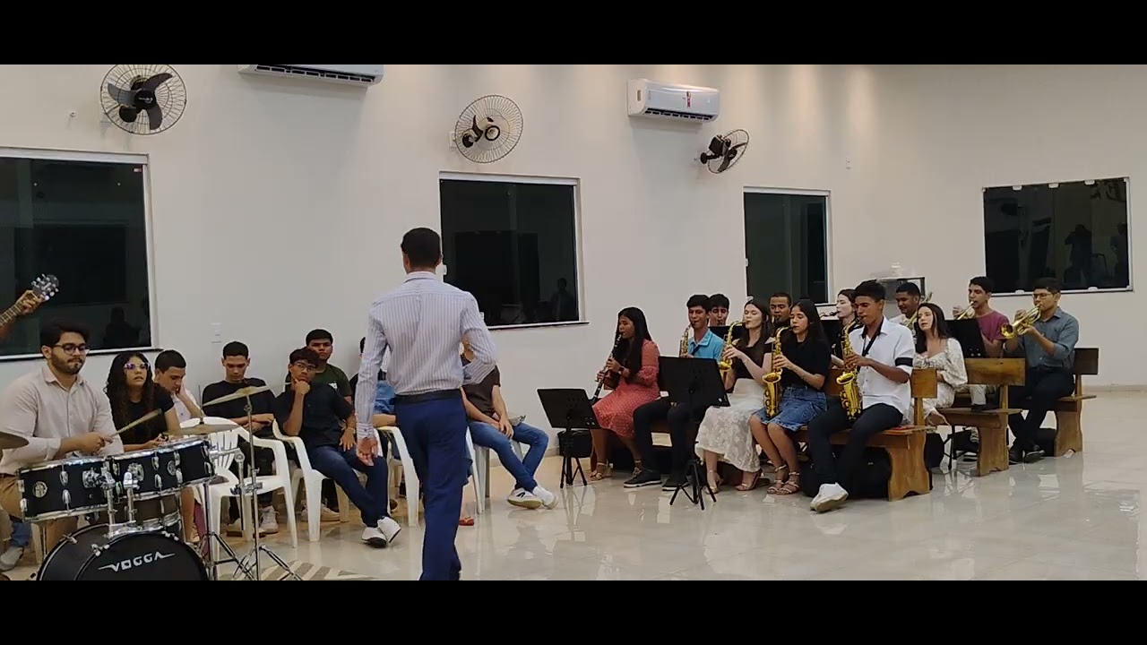 Um louvor com a banda DOXA, congregação Siloé 