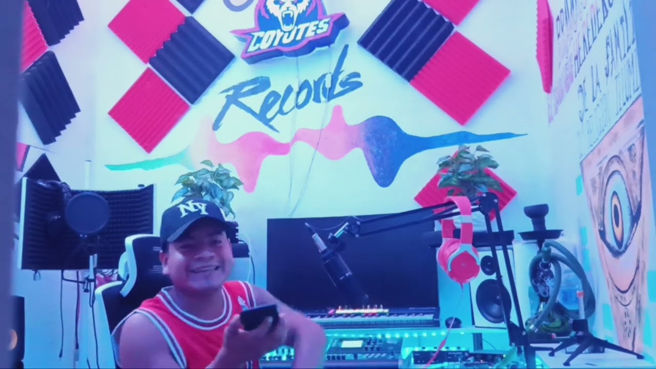 @BravuconBebe  en nuevo studio coyote r&eacute;cords @Blessd