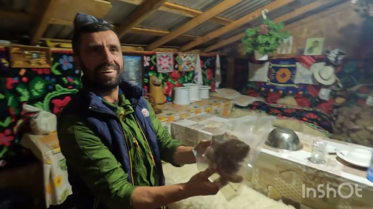 Cea Mai Frumoasă Stână din România -Baciul Petrescut Încă Face Brânza .Oglinzi .Neamt 