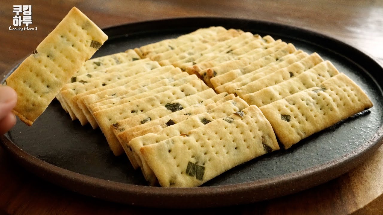 Хрустящие Хрустящие! Картофельные крекеры с зеленым луком! Вкусный! Я не могу перестать есть это!