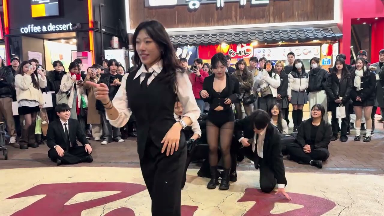 2026 HONGDAE K-POP DUO BUSKING (BEOUR CREW) - [Brown Eyed Girls] Abracadabra 