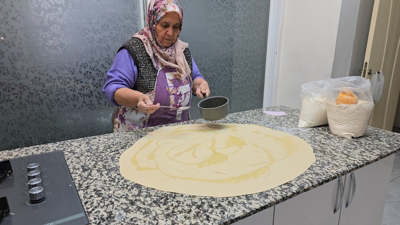 Anne Usulü Evde El Açması LEZZETLİ Kıymalı Yumurtalı Börek | Nefis Tarif