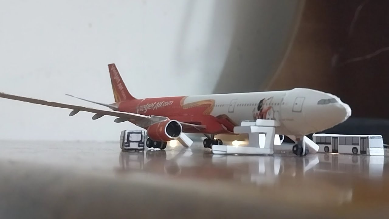 9 Mins with 1/400 Papercraft aircraft model motion (basically airport action)