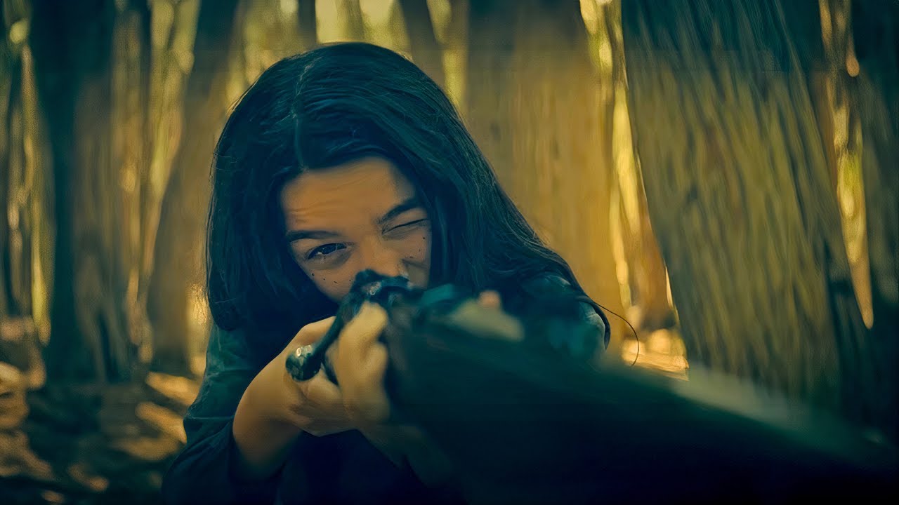 A prison break criminal confronts a girl, unaware that she's not as weak as he thinks