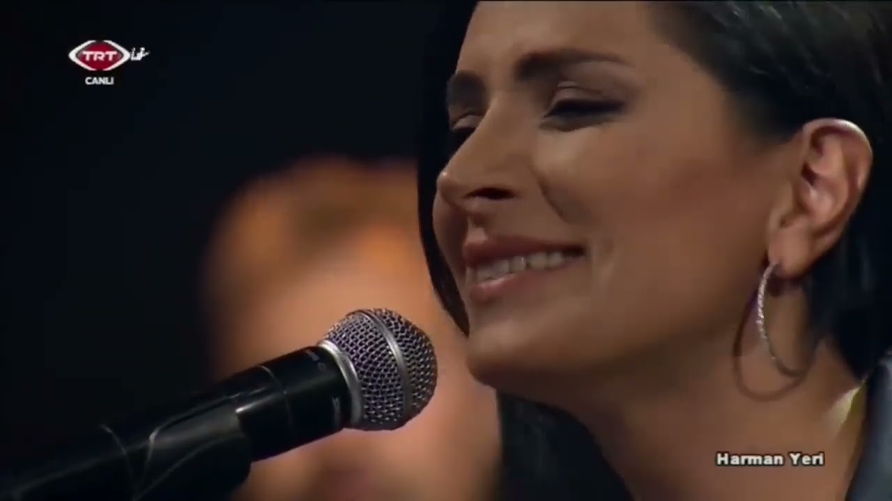 Ezgi Azizoğlu  &  Özlem Özdil - Yürü Be Haydar