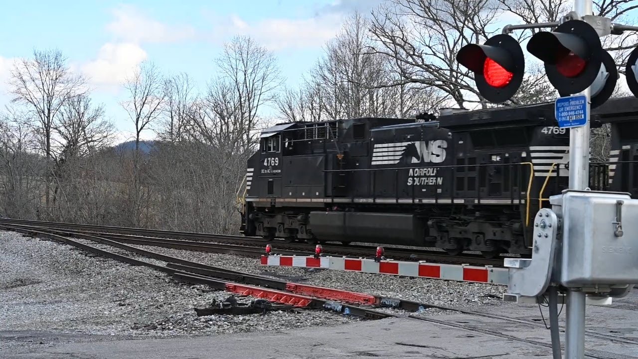 Massive Freight Train Crossing at Rail Intersection headed north through Sunbright TN