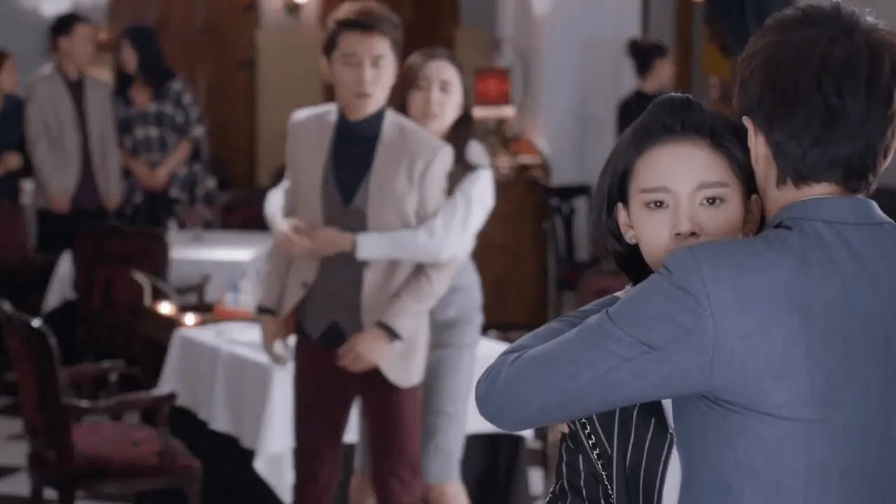 Жена видит мужа с другой – плача уходит. Он в панике!