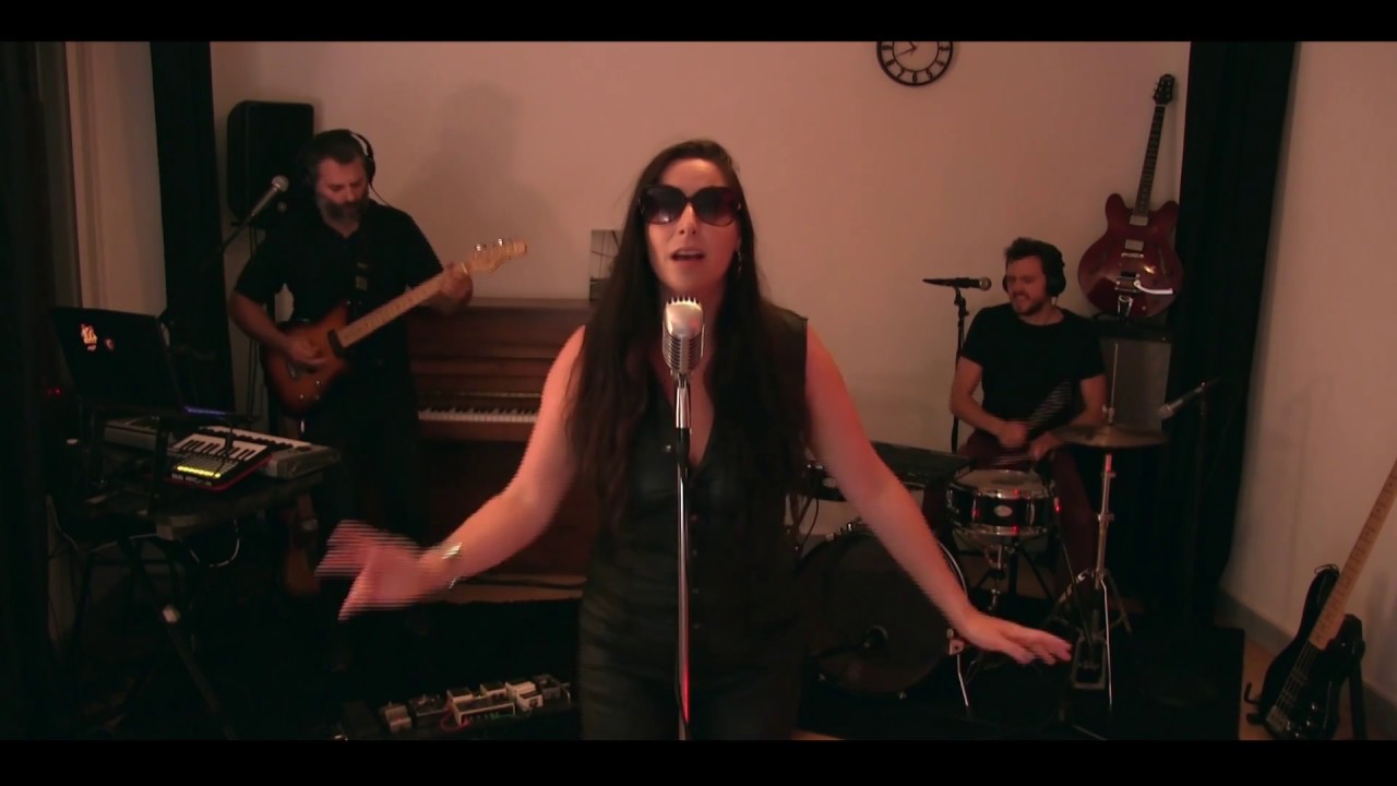 Freak Out : Vanina (cover Dave) mashup Born to be alive (P. Hernandez)