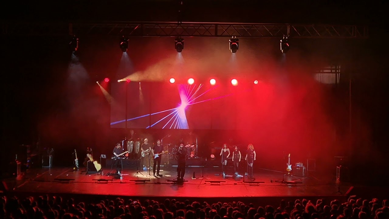 Pink Floyd's Dark Side of the Moon (1)