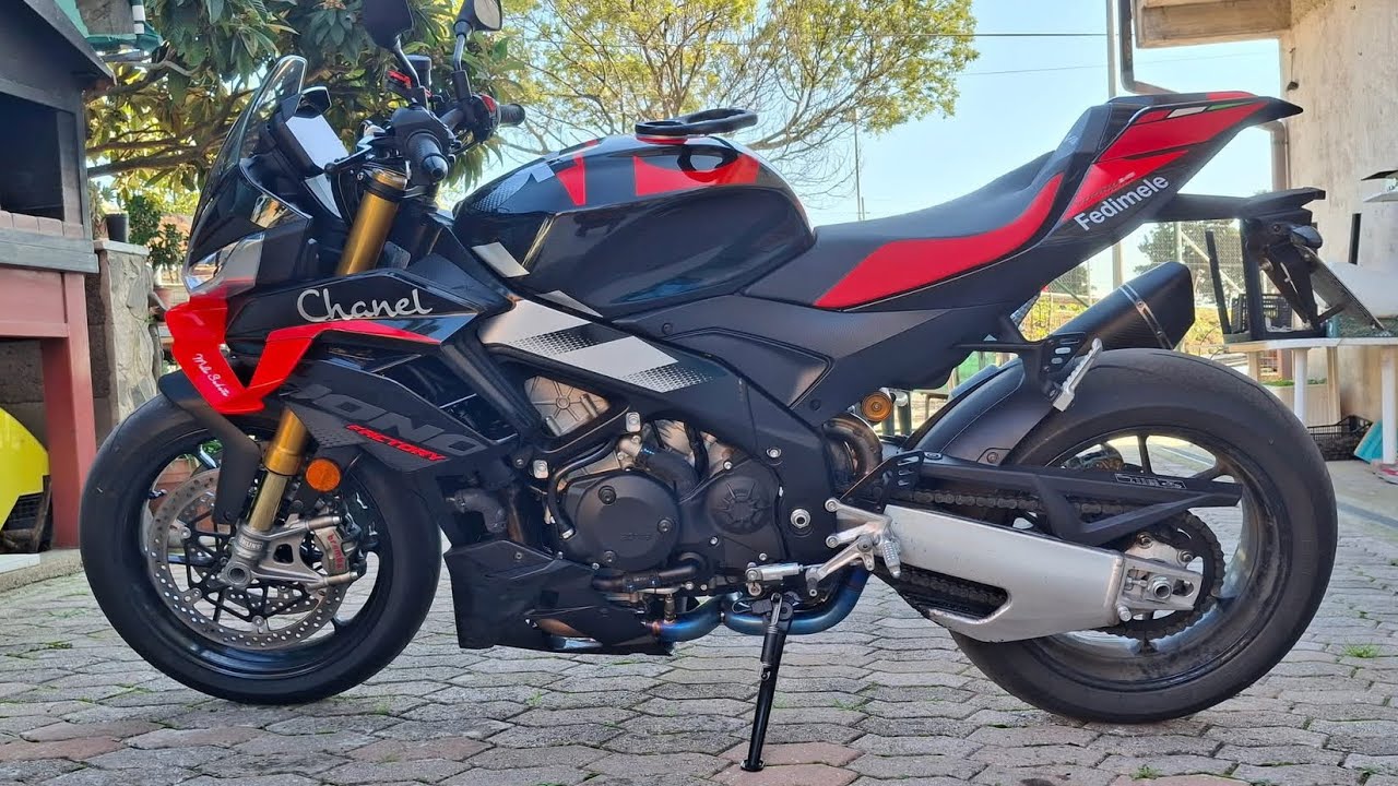 2025 Aprilia Tuono V4 Factory – Walkaround + Cold Start & INSANE SC Project SC1-R Revs (HD)