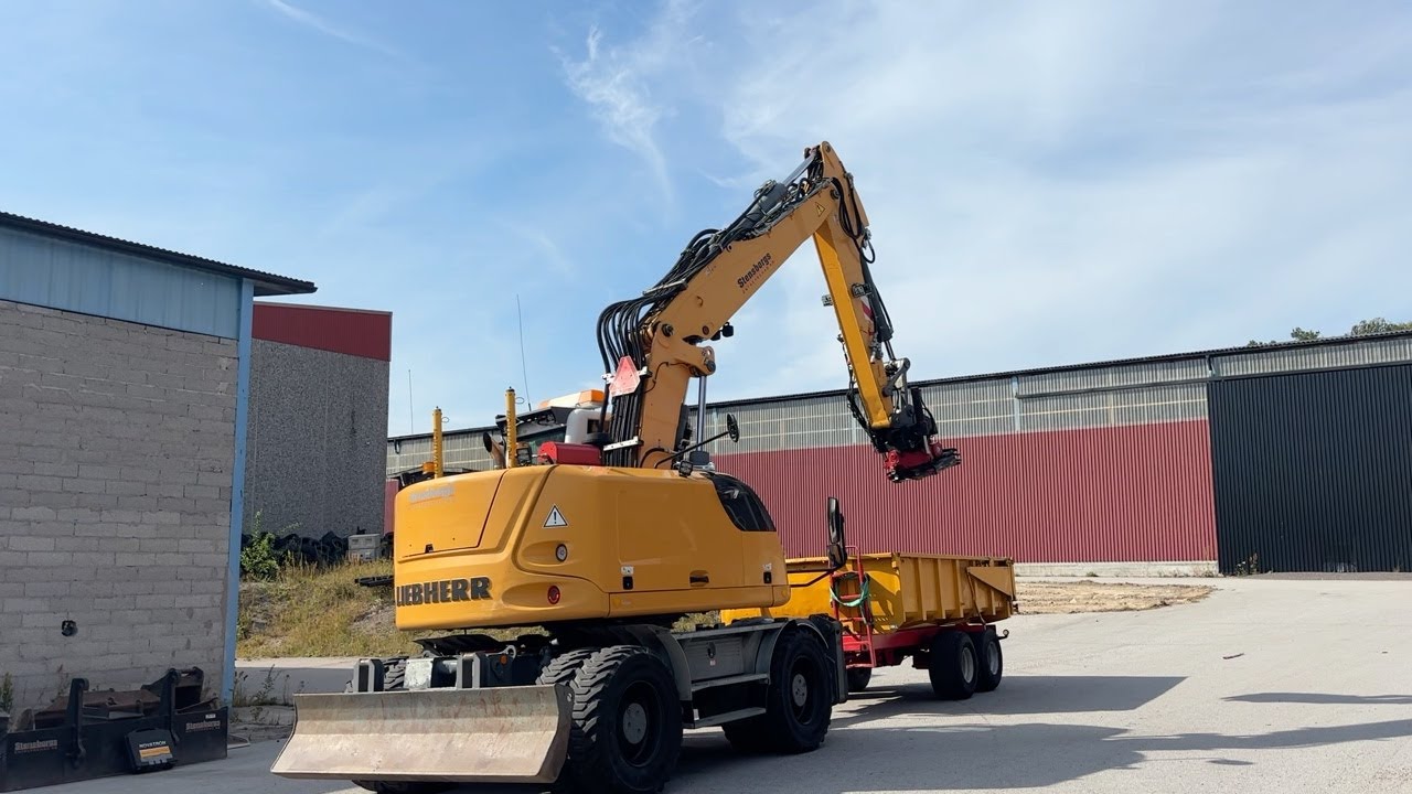K&ouml;p Gr&auml;vmaskin Liebherr A 918 Compact med tippvagn p&aring; Klaravik