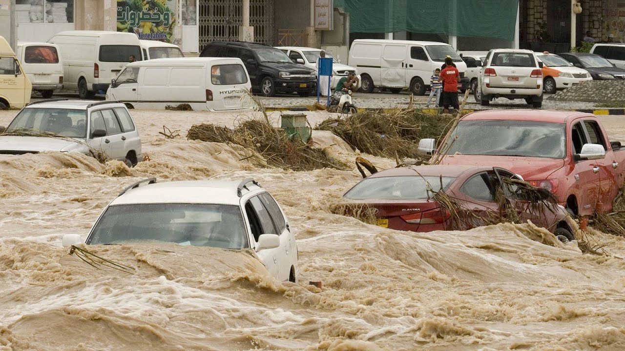 Kurz erklärt: Unterschied zwischen Sturzflut und Hochwasser