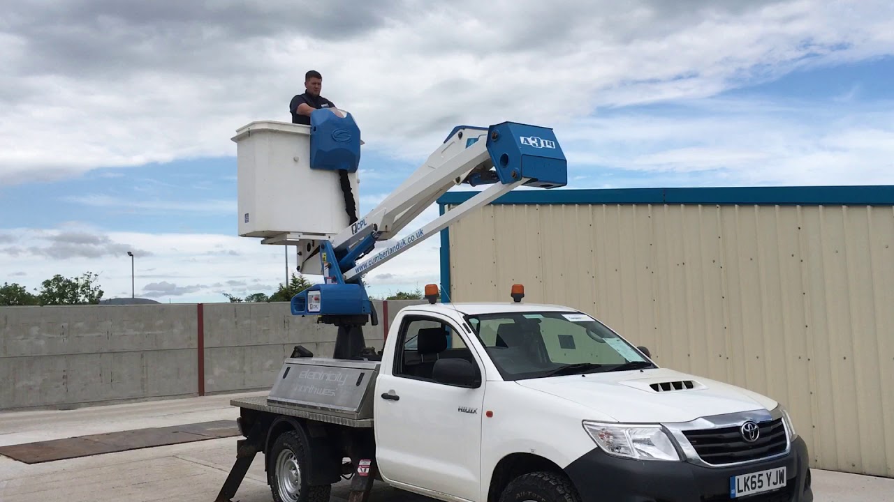 Toyota Hilux Cherry Picker