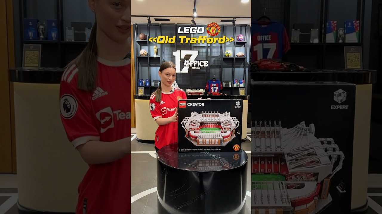LEGO stadium &ldquo;OLD TRAFFORD&rdquo; signed by Manchester United captain Bruno Fernandes.