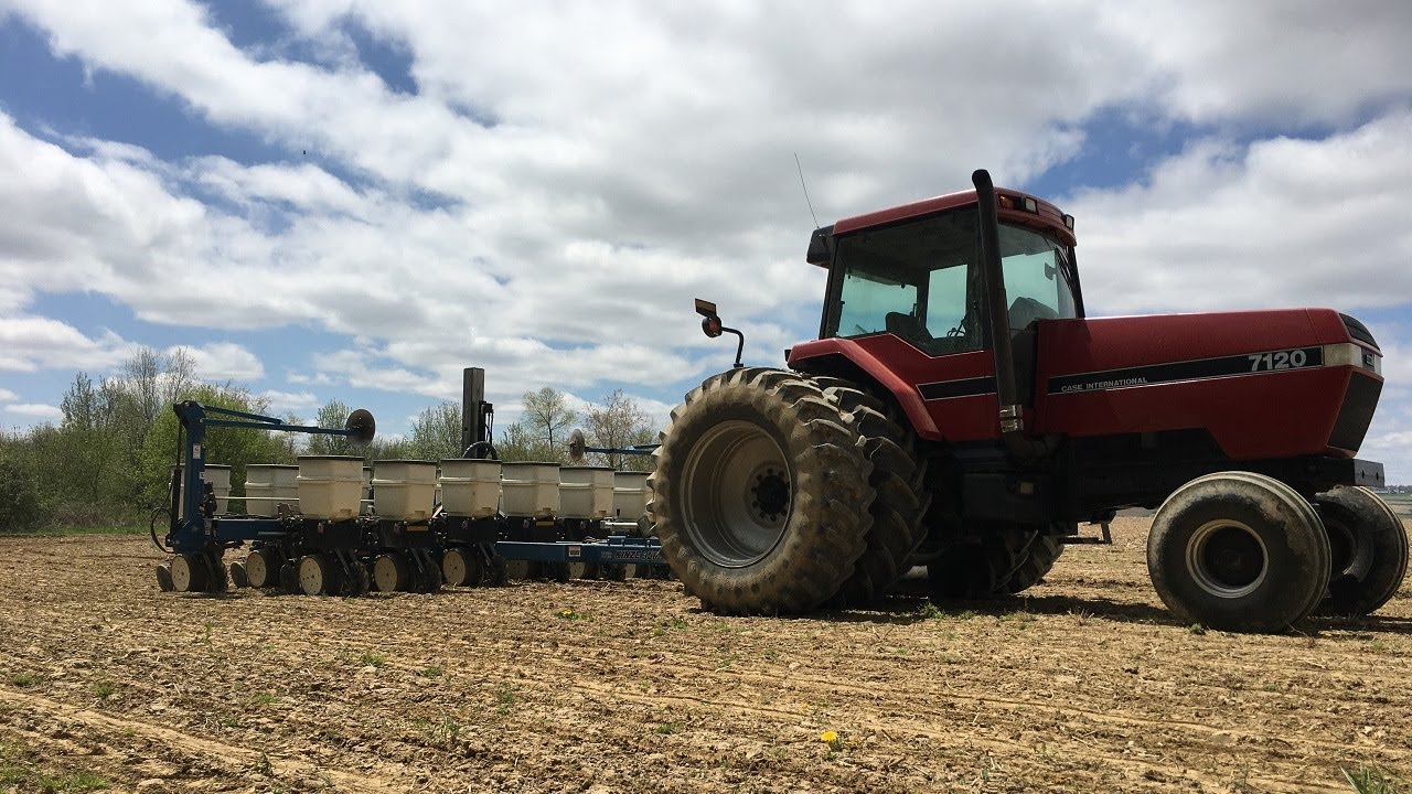 Planting soybeans! Case iH tractor and Kinze planter