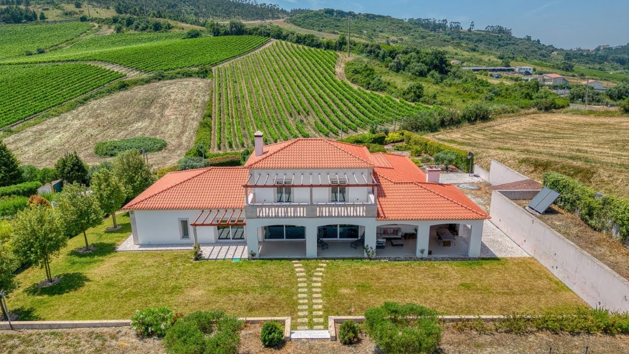 Stunning Quinta with Vineyard Views | SOBRAL DE MONTE AGRAÇO (Lisbon Region)