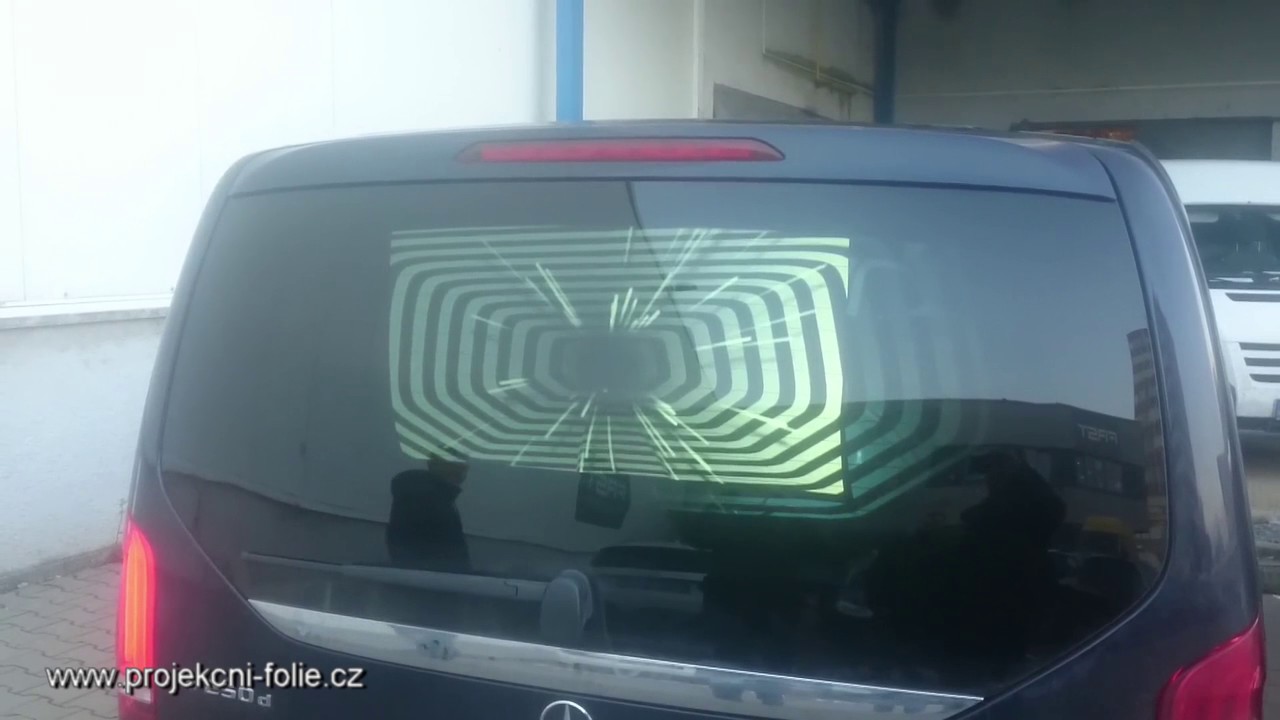 Videoprojekce na zadn&iacute; sklo automobilu Mercedes - test
