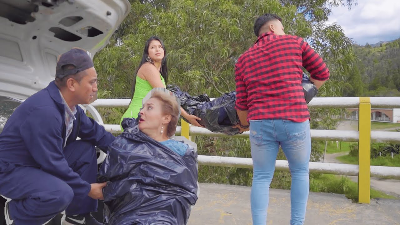 Intentaron deshacerse de su MADRE para quedarse con todo su herencia