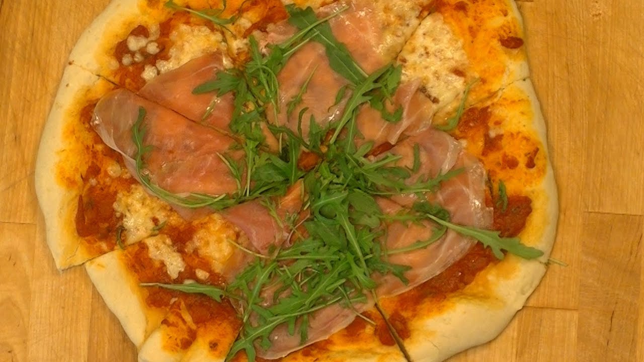 Włoska pizza, Margarita z prosciutto i ruccolą, KitchenBook