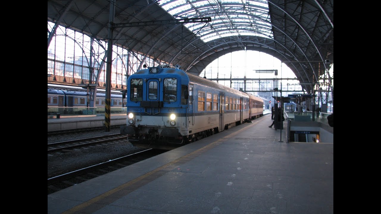 Vlak / 842.006 v Praze 8.2.2019 - R 1247, R 1240