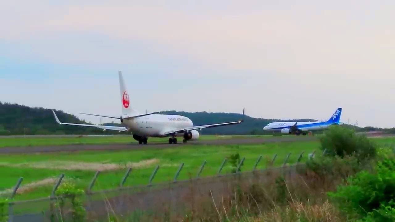 【岡山空港シリーズ#3】連続離陸！ANA便とJAL便の貴重な瞬間  【字幕ON→管制表示】