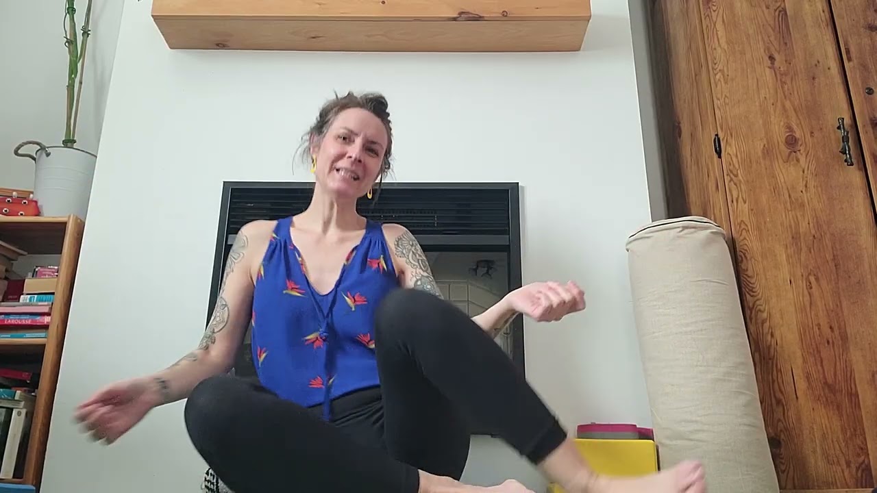 Capsule ManaYoga #9: posture de l'étirement du chiot