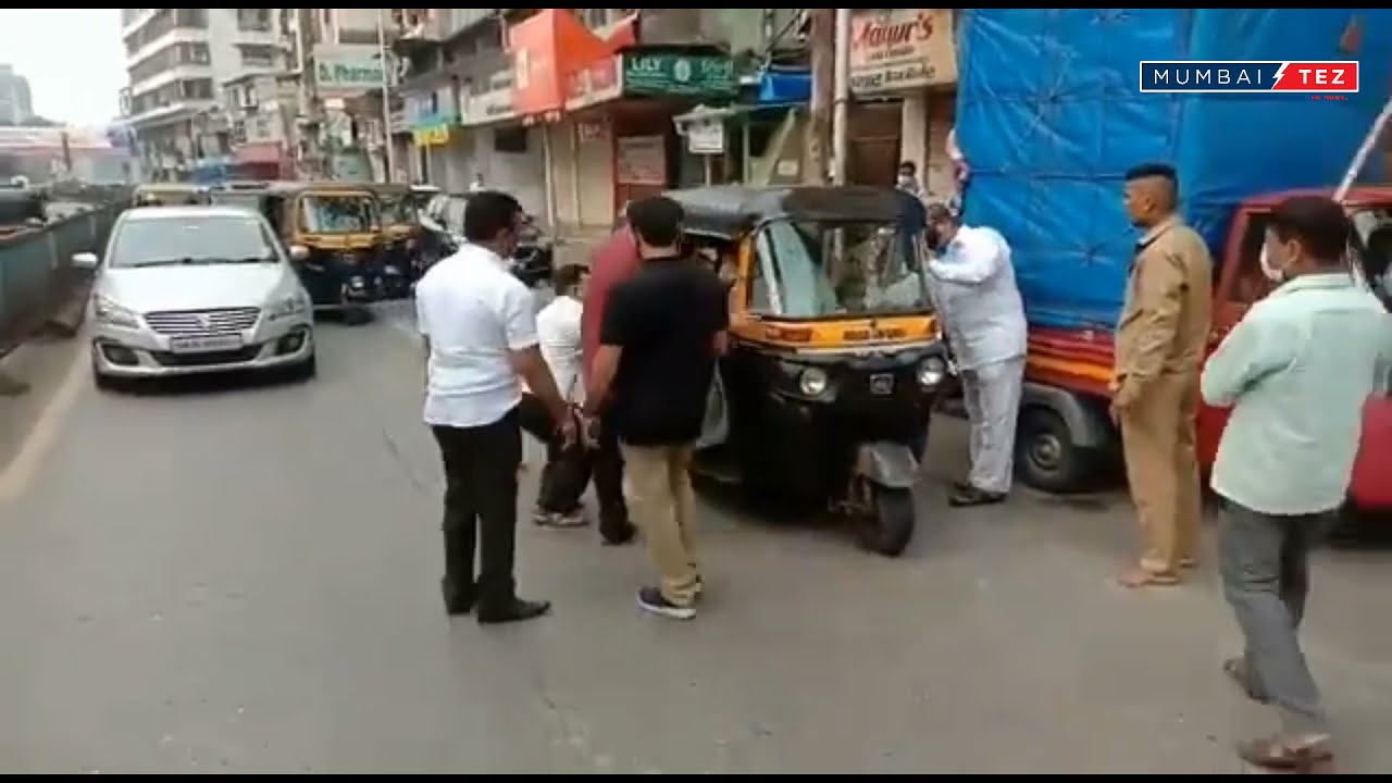 #MaharashtraBandh | ShivSena Workers Hit Auto Drivers With Sticks in #Thane. #maharashtra #viralnews